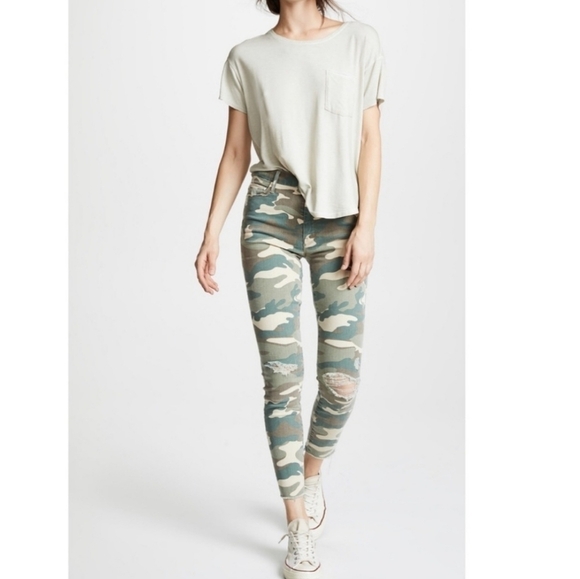 MOTHER High Waisted Looker Ankle Fray in See Me ( Camouflage) Size 25 - Picture 7 of 16